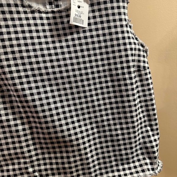 Raw hem checkered top ** tags attached** - Picture 7 of 9